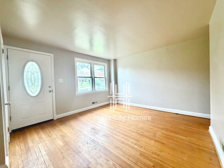 Building Photo - 629 Lucia Ave