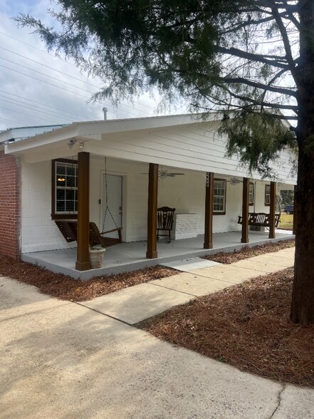 Building Photo - 19659 Young St