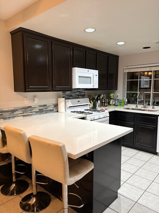 Building Photo - 2300 Greenbriar Dr