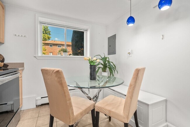 Building Photo - 64 Bryon Rd