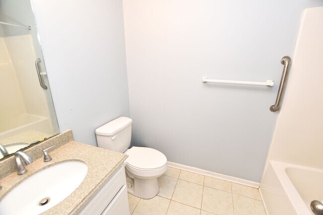 Building Photo - 496 Carnation Ct