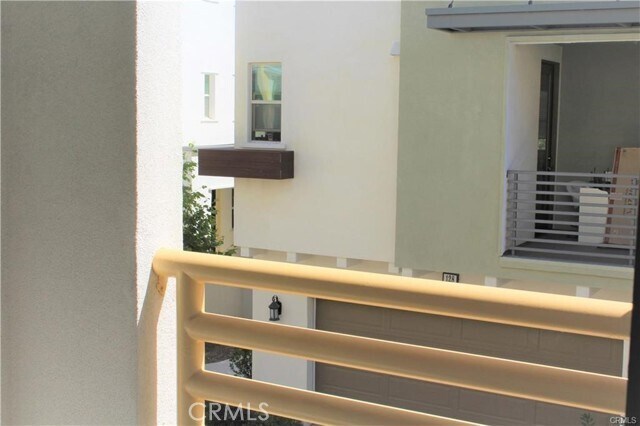 Building Photo - 140 Paramount