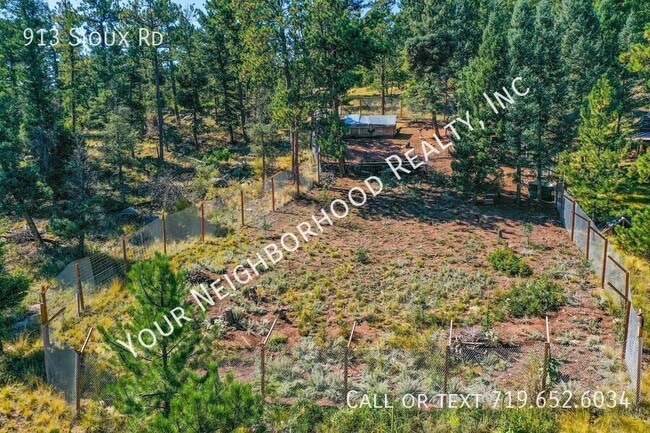 Building Photo - 913 Sioux Rd