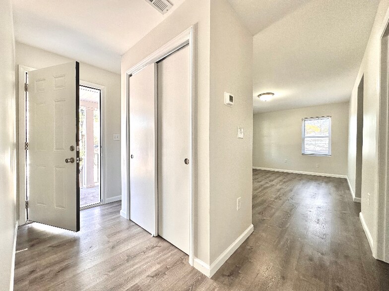 Building Photo - 604 Homeland Ave