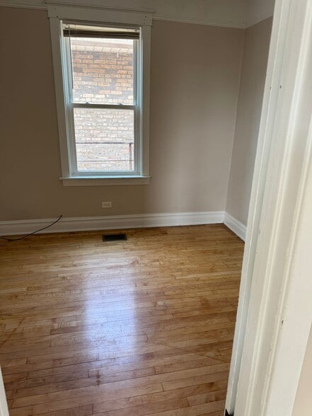 Building Photo - 7601 W 60th Pl