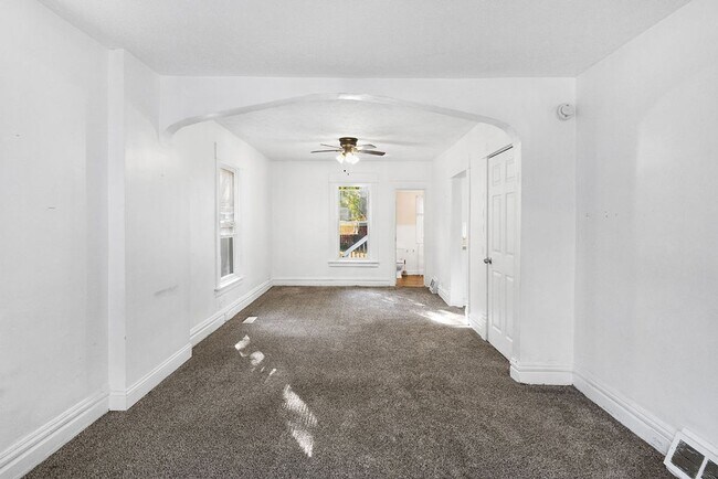 Building Photo - Centrally Located to Downtown Lansing