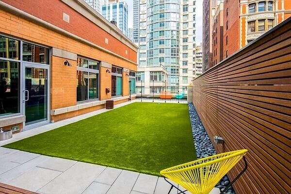 Building Photo - 776 6th Ave