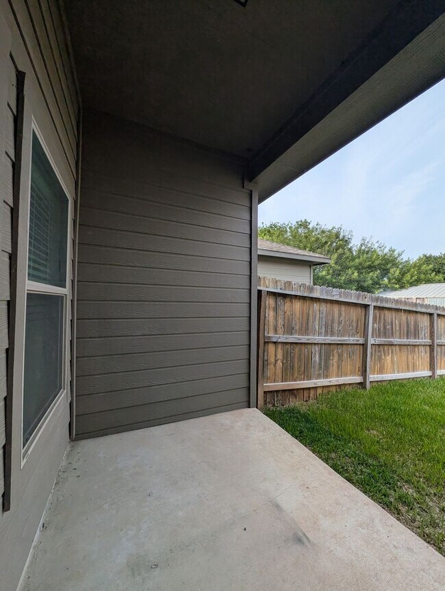 Building Photo - 1243 Old FM 306