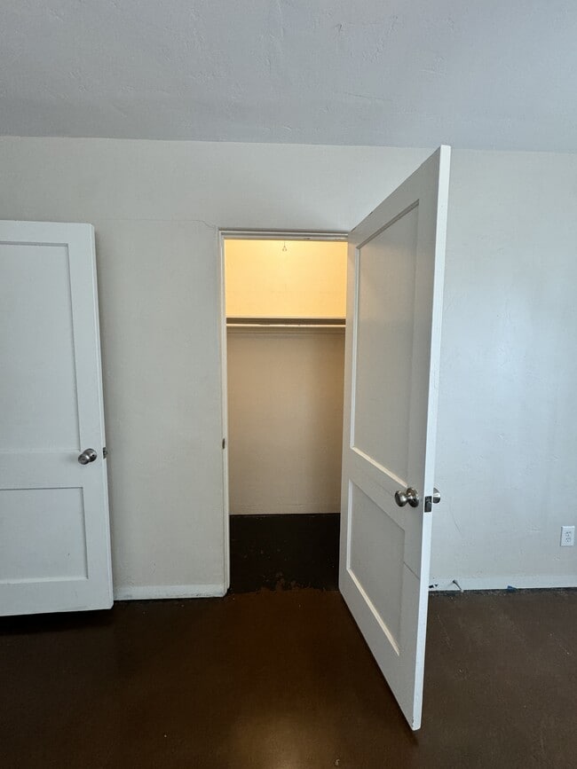 Building Photo - 6132 N 16th Dr