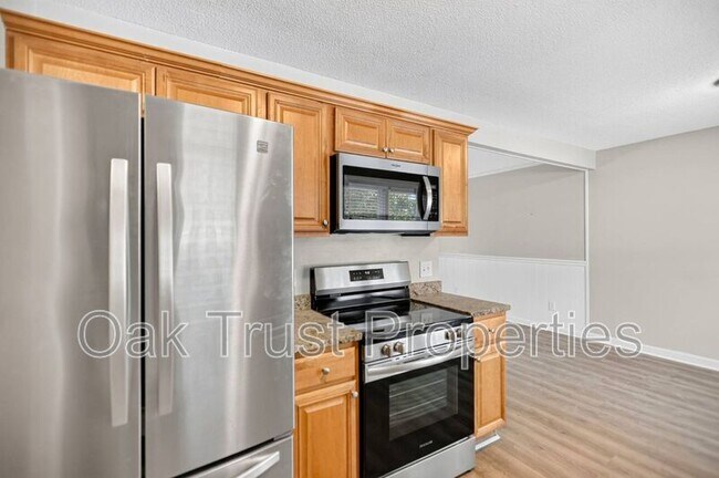 Building Photo - 220 Cornell Dr