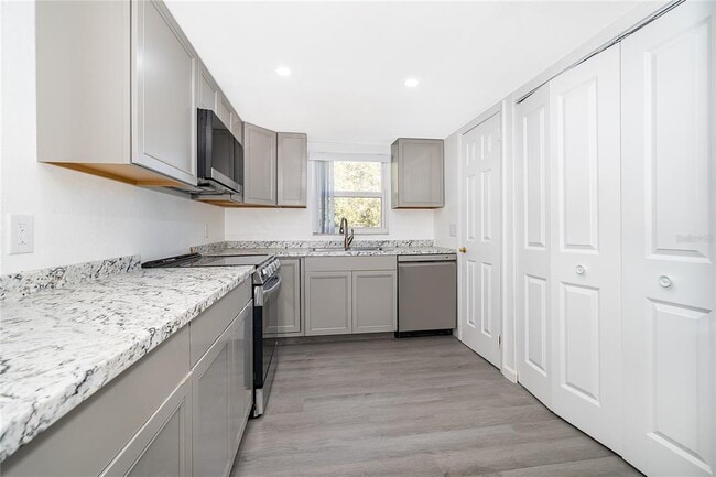 Building Photo - 2432 Swailes Dr