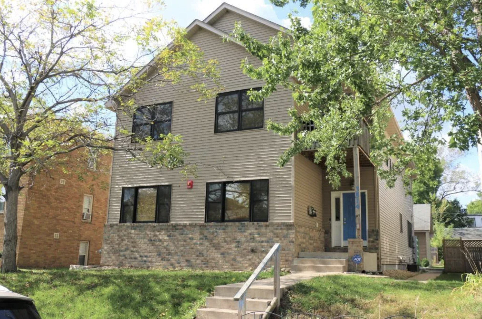 Building Exterior - 3514 Grand Ave S