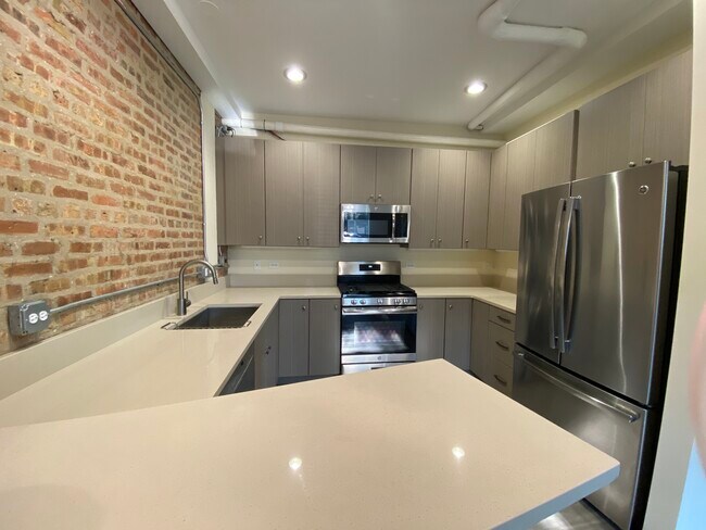 Building Photo - 1070 W Granville Ave