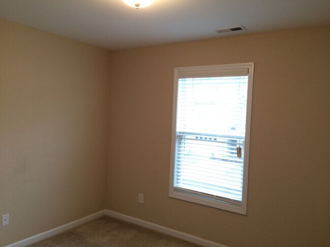 Building Photo - Pre-leasing for May 2026!
