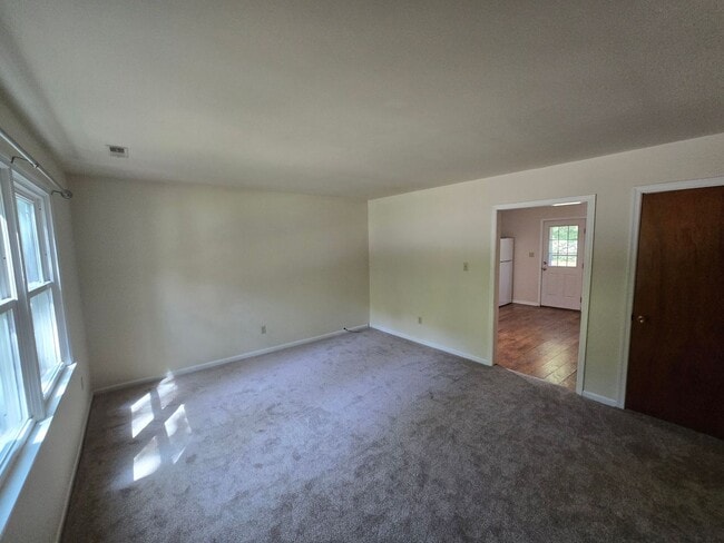 Building Photo - 2 bedroom duplex in Prince George County