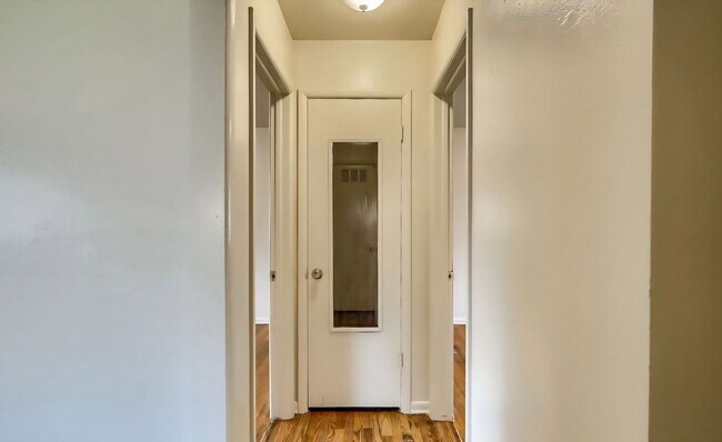 Building Photo - Prentice