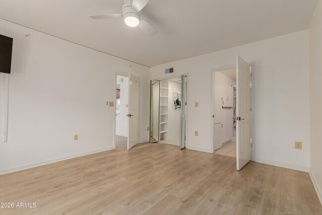 Building Photo - 10330 W Thunderbird Blvd