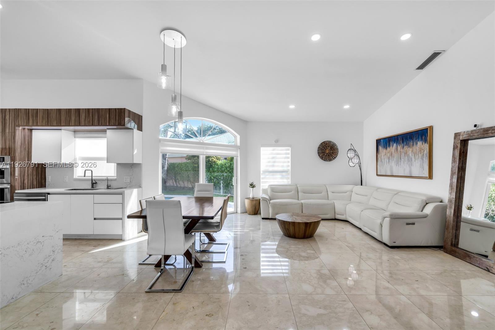 Building Photo - 15241 Wilshire Ct