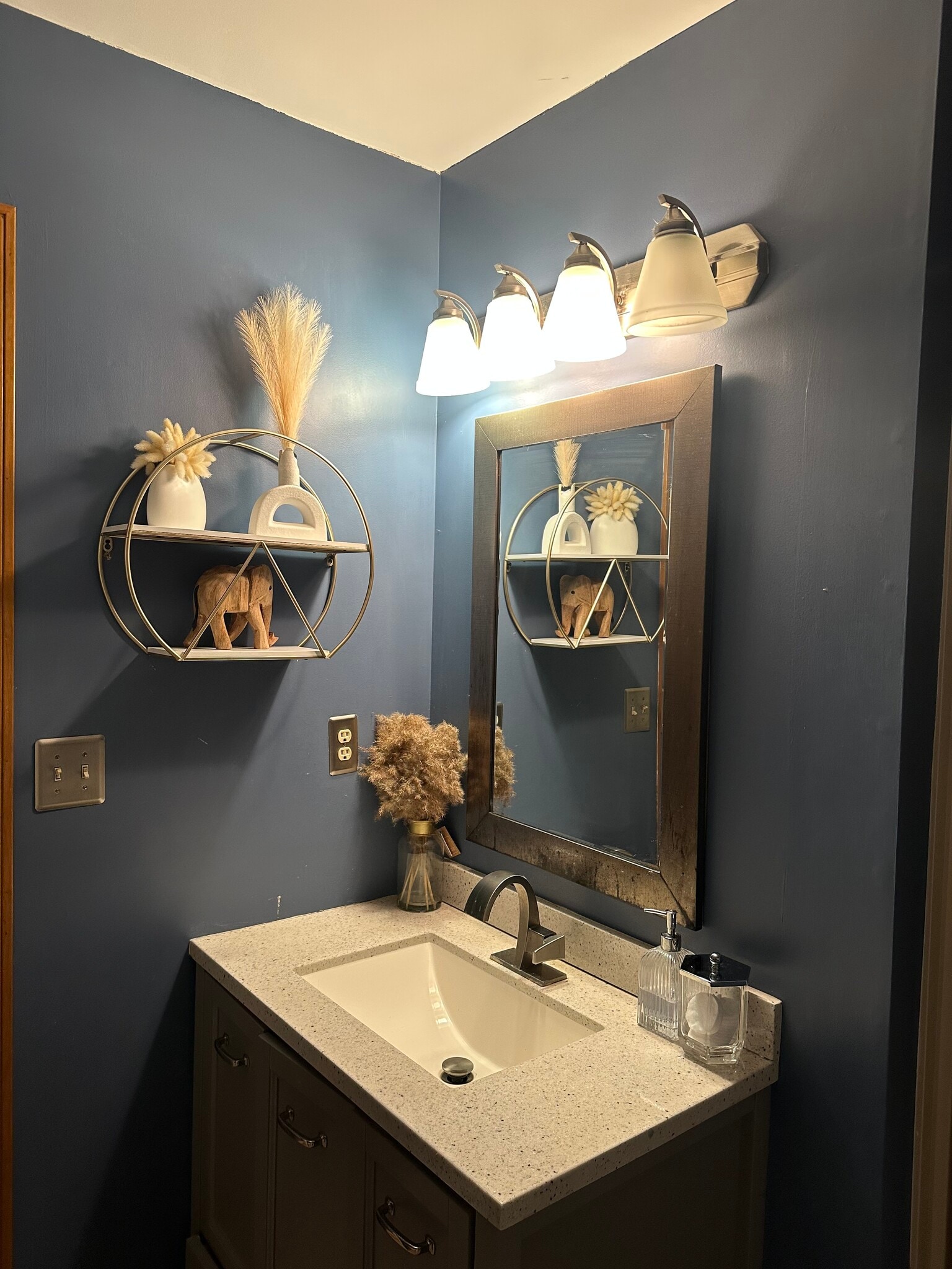 Building Photo - 29 Montano Rd