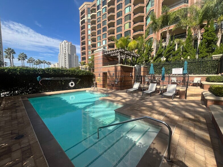 Soaking Pool Area - 500 W Harbor Dr