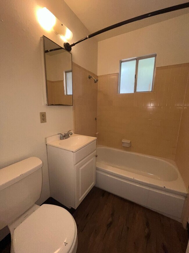 Building Photo - 3236