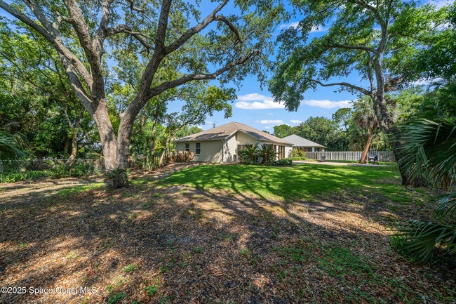Building Photo - 3828 S Tropical Trail
