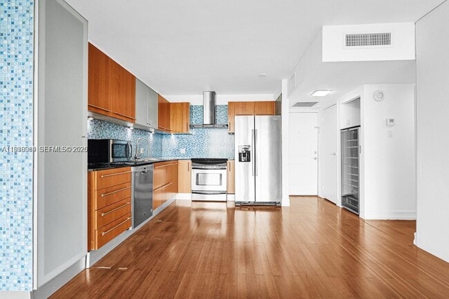 Building Photo - 100 Bayview Dr