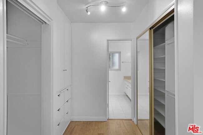 Building Photo - 6740 Springpark Ave