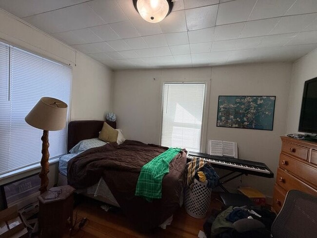 Building Photo - $2,800 | 4 Bedroom, 2 Bathroom House | NO ...