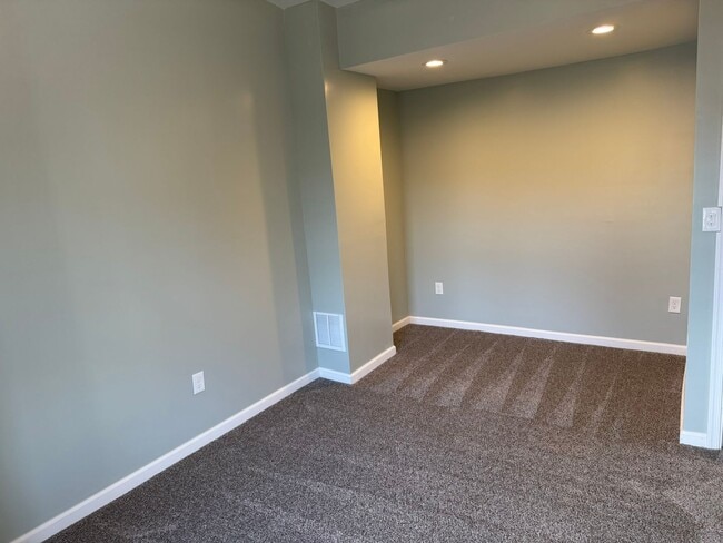 Building Photo - Large Single-Family Home on N 17th St