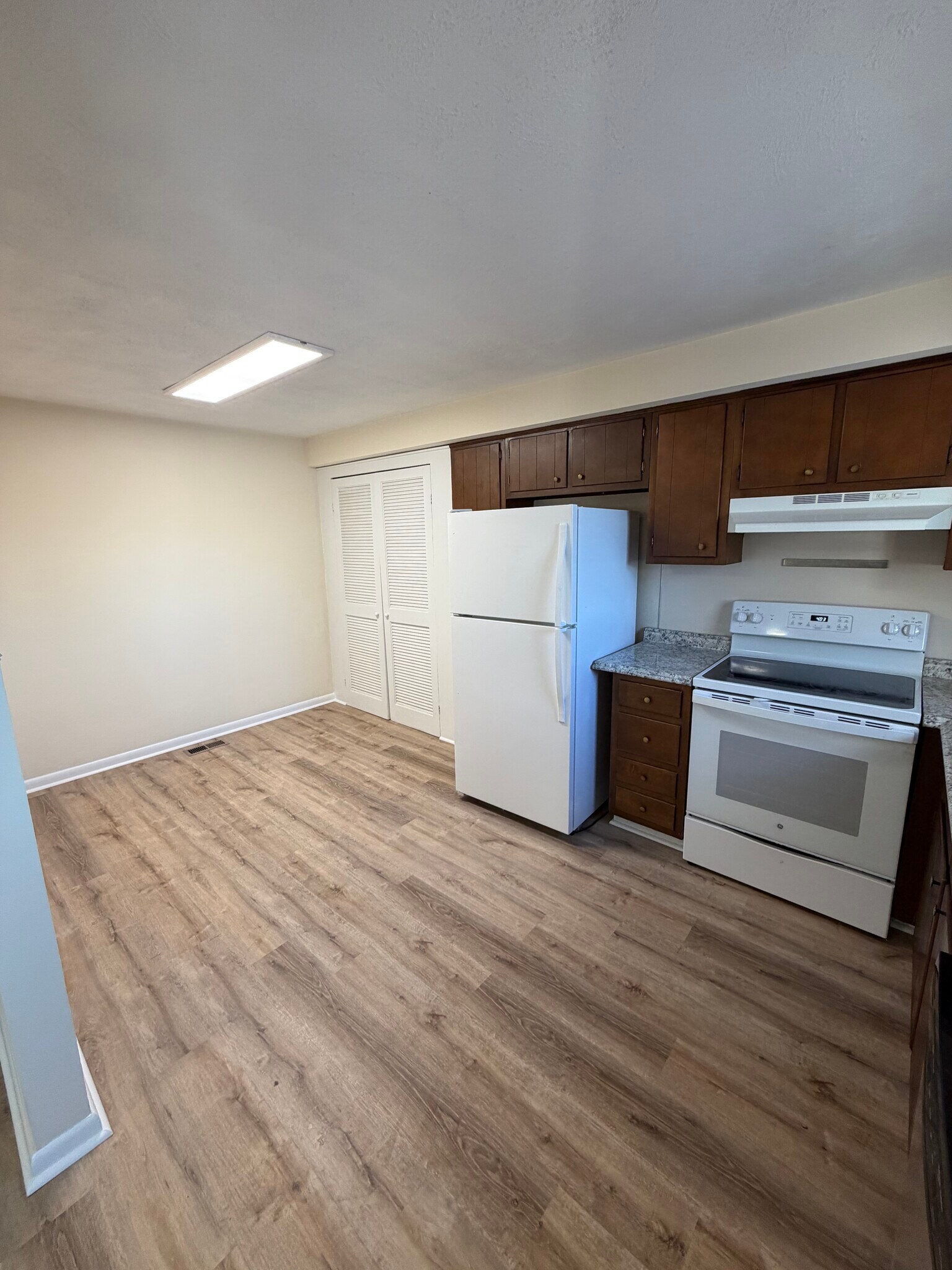 Building Photo - 16 Cherry St