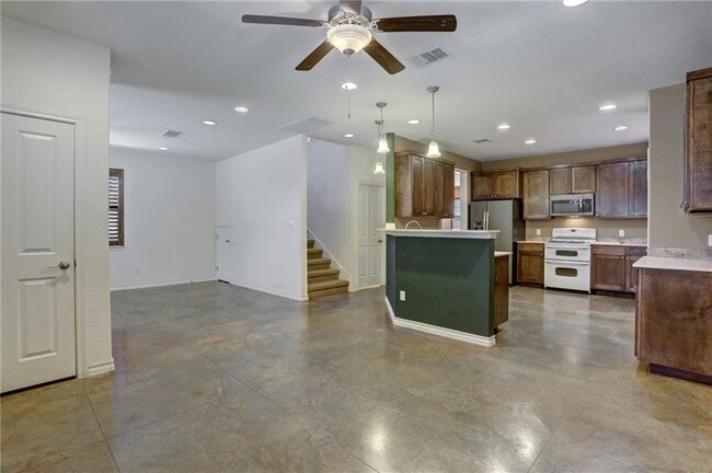 Building Photo - 1100 Clermont Ave