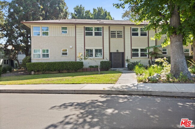 Building Photo - 5830 Bowcroft St