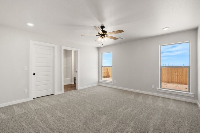 Building Photo - Pre-leasing for July in Bell Farms!