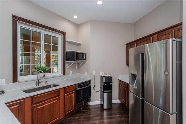 Building Photo - 5455 Vineland Rd