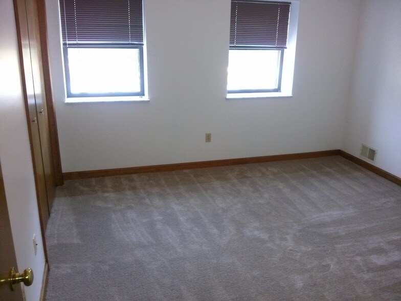 BedRoom - 64 Bridge St