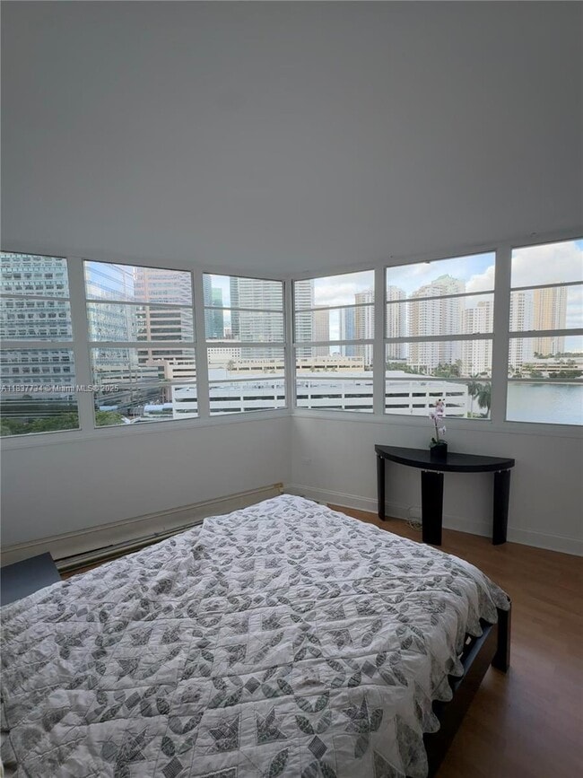 Building Photo - 825 Brickell Bay Dr