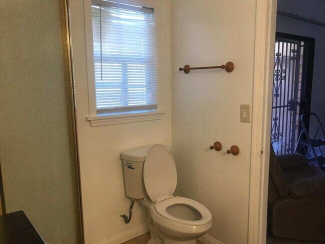 Building Photo - 1045 Palm Ave