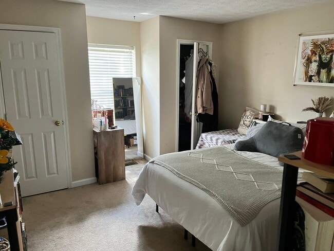 Building Photo - 3BR 2BA One level, West Knox off Westland