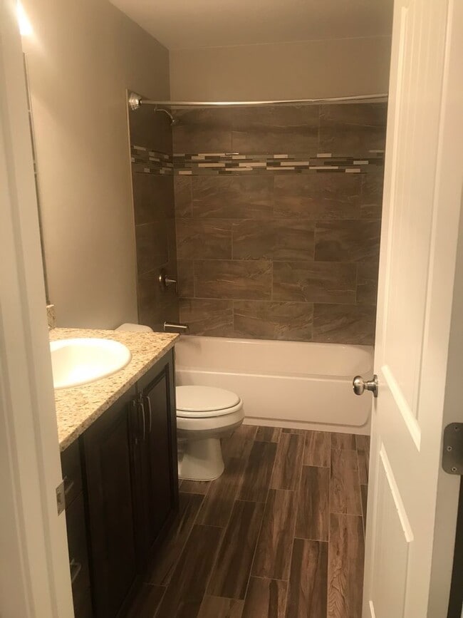 Building Photo - Beautiful 3 bedroom, 2.5 bathroom townhome in St George!