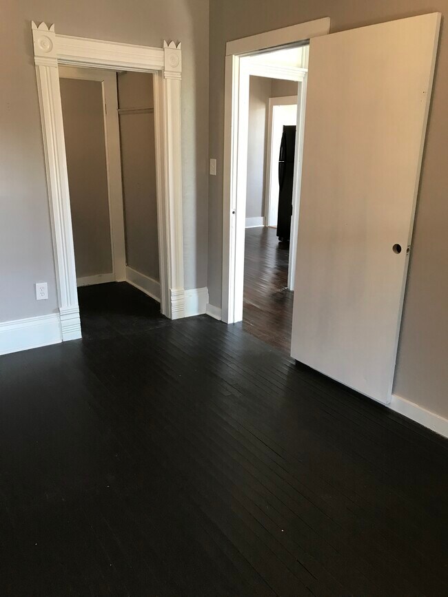 Building Photo - 226 E Main St