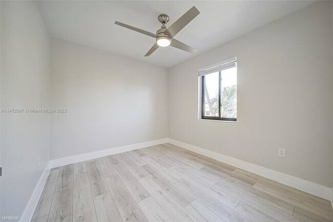 Building Photo - 3 br, 2 bath House - 1721 SW 11th Ter # 2