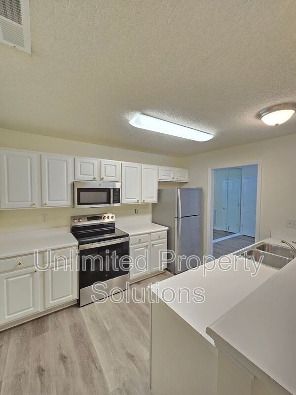 Building Photo - 5010 Hunters Trail