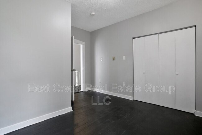 Building Photo - 113 N Centre St