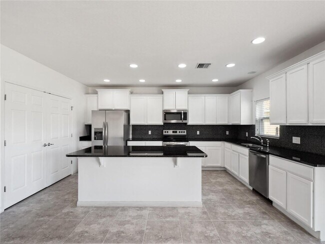 Building Photo - Bellalago Home