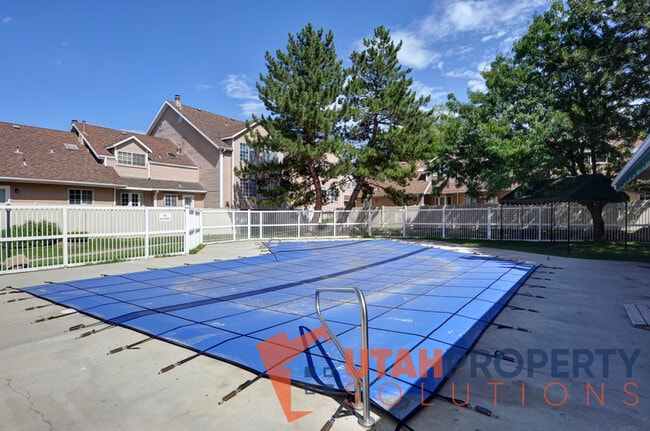 Building Photo - 687 E Countryside Ct