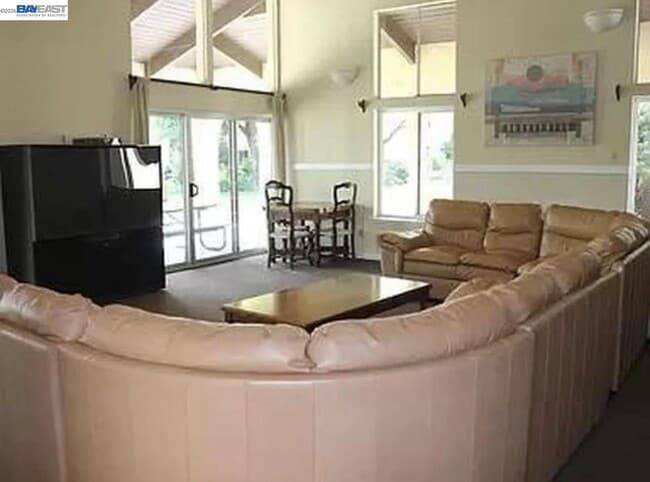 Building Photo - 1720 Halford Ave