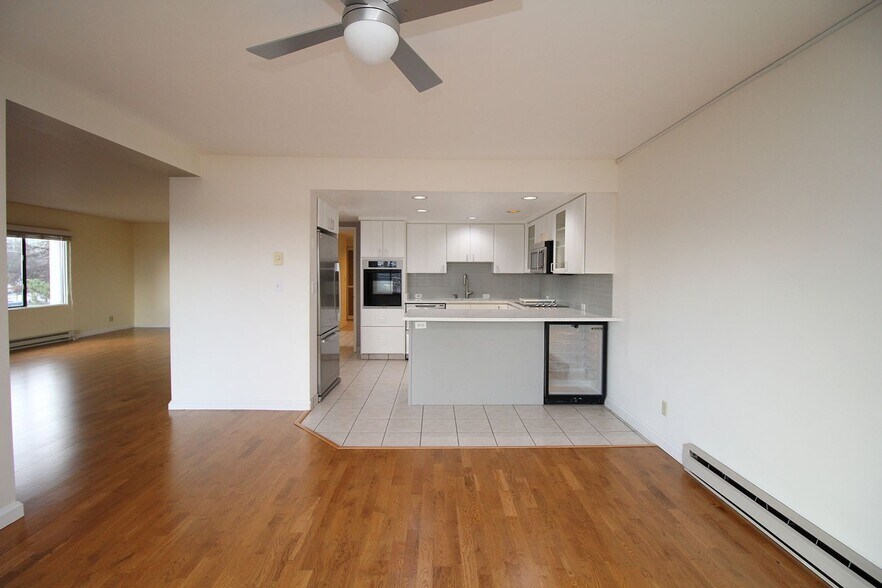 Building Photo - 2309 SW 1st Ave