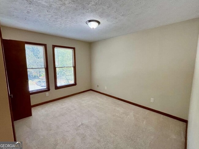 Building Photo - 666 Stratford Green Way