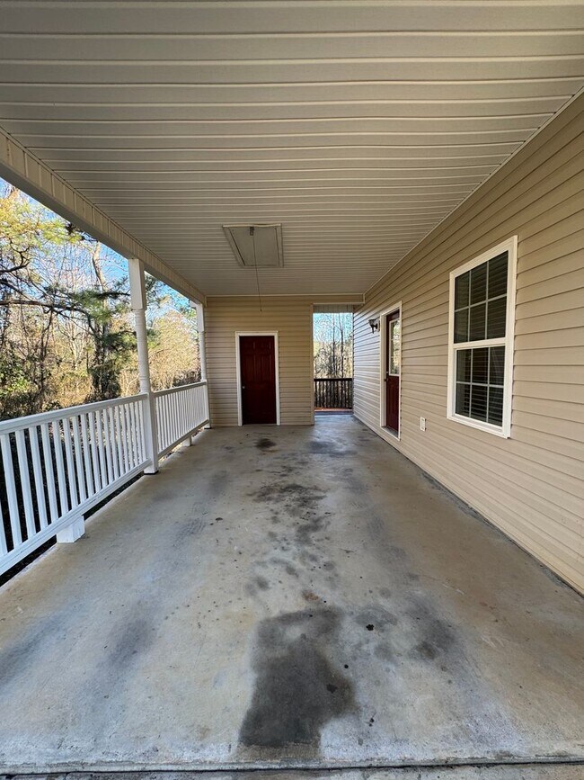 Building Photo - Nice 3/2 House in Silver Creek with bonus rooms- $1,495